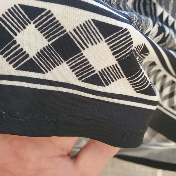 Max Studio Medium Boho Geometric Print Black White V-Neck Sleeveless Maxi Dress - Picture 12 of 13